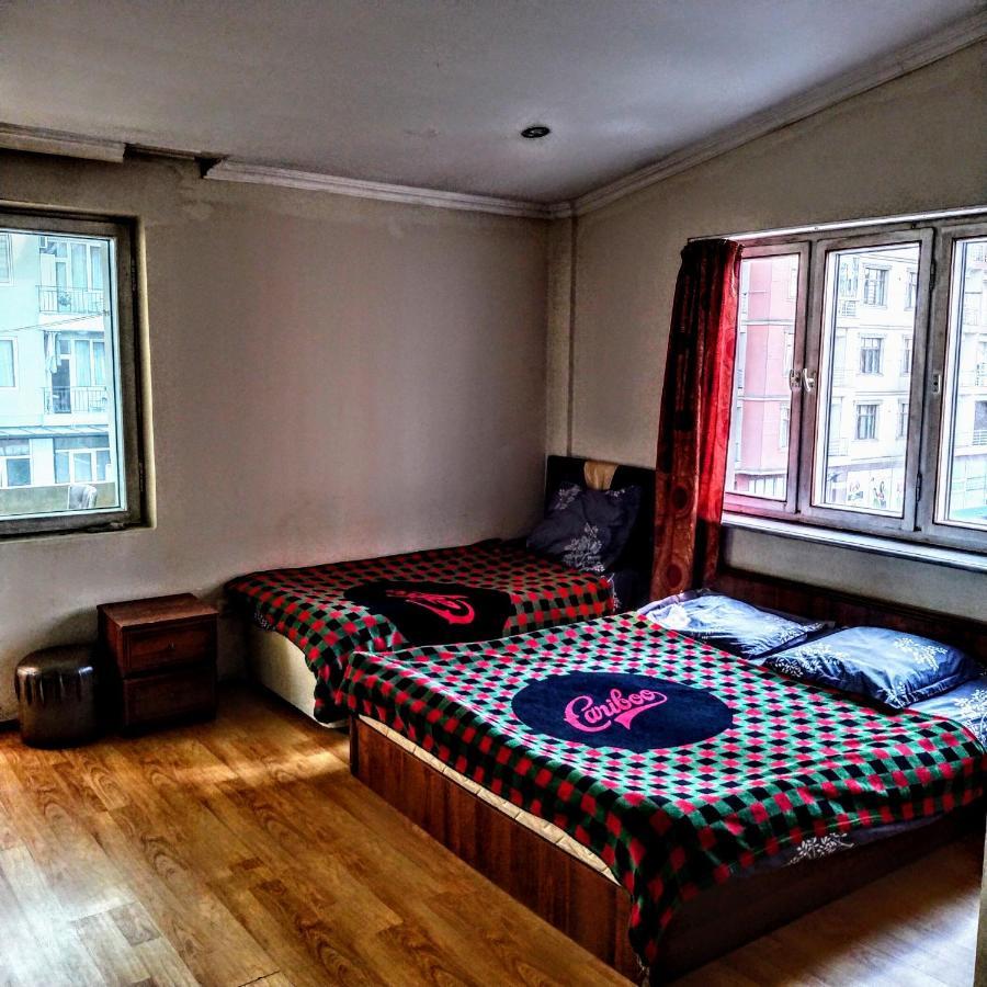 Masala Hostel Batumi Exteriör bild