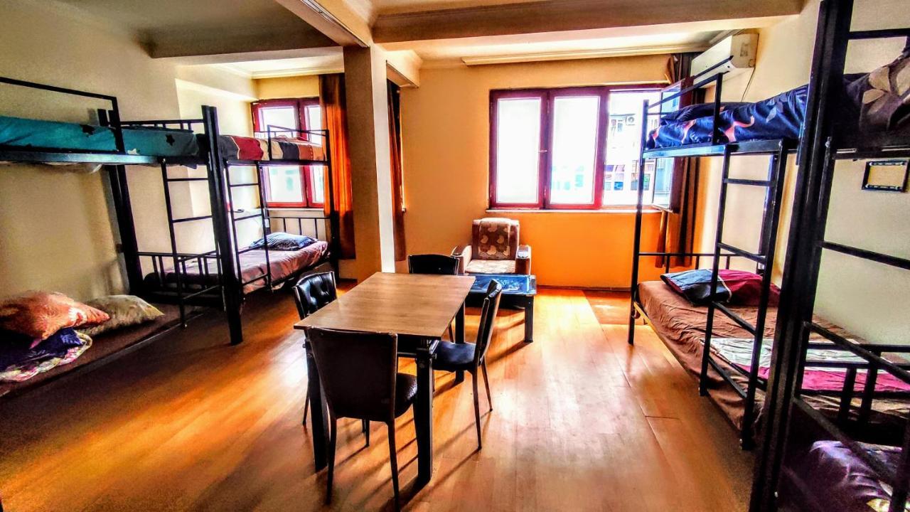Masala Hostel Batumi Exteriör bild