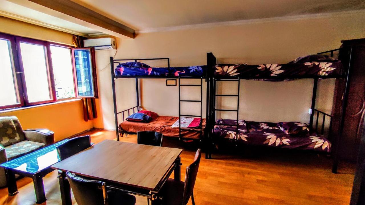Masala Hostel Batumi Exteriör bild